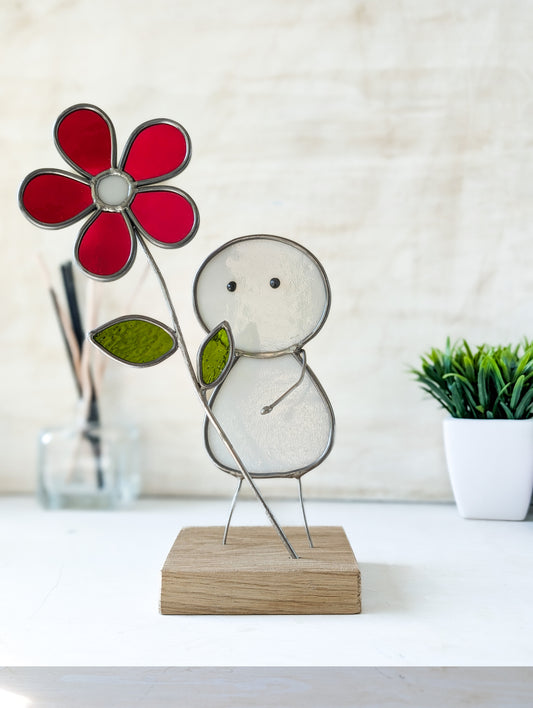 Léo et sa fleur rouge